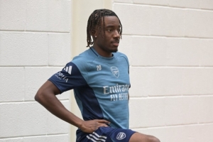 阿森纳社媒晒出马杜埃凯训练照：全神贯注💪