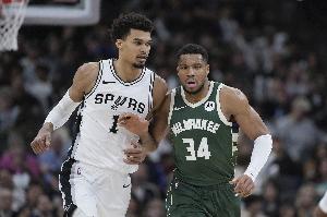 字母哥：超想要文班的第一张新秀卡😍收藏价值将媲美库詹乔