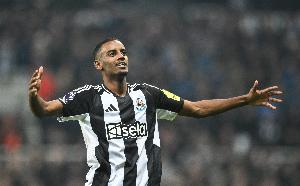 纪事报：埃迪-豪希望伊萨克归队训练，同时继续推进引进新前锋