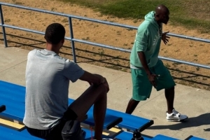 又是特训！加内特晒和文班🦄一起训练的照片：他下赛季必有所为