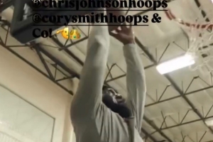 老当益壮💪🏾詹姆斯晒凌晨5点连续扣篮片段 感谢训练师😎