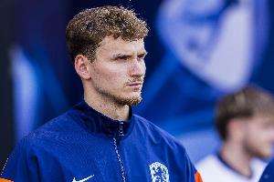 记者：米堡后卫范登伯格约1100万镑转会科隆，两年前仅26万镑签入