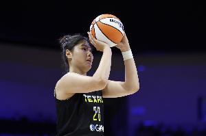 媒体人：李月汝将三分球纳入常规武器库 她在场上的威胁大大增加