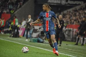 RMC：巴尔科拉一瘸一拐离场，但巴黎确认伤势并无大碍