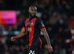 官方：一名男子因种族歧视塞梅诺被逐出安菲尔德，警方正在调查