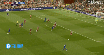 动作有点大！科尔克兹铲翻史密斯，裁判出示黄牌