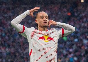 记者：哈维-西蒙斯已经决定加盟切尔西，拒绝了曼城的邀请