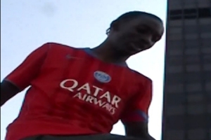 巴黎发布新赛季第三球衣：重新诠释21世纪初耐克经典设计