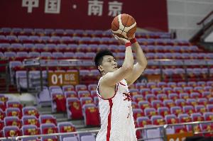 末节关键时刻连续三分不中！雷蒙10分钟三分3中1拿到3分1板