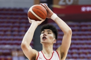 还需要更强硬！余嘉豪替补2中0&罚球4中4拿到4分2篮板