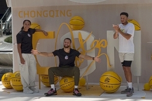 库里运动聚场CURRY CON开幕仪式 超高篮筐投篮为活动揭开神秘面纱