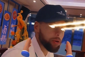 吃播上线！库里中国行吃小龙虾 用中文说：小龙虾~