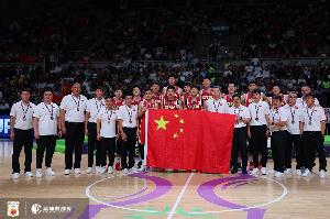 媒体人：中国男篮就像湘北打海南 拼尽全力 输球也是一种缺憾美