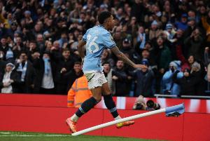 罗马诺：热刺一直将萨维尼奥视为首要目标之一，但曼城不愿出售