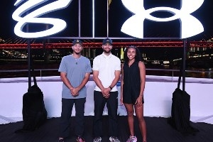 赛斯-库里：在中国感受到的爱与热情是无与伦比的 谢谢你重庆🏀