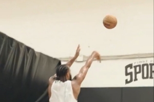 打磨投射！训练师晒穆迪练习运动中出手3分视频 17投14中