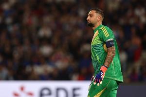 记者：多纳鲁马薪资要求非常高，曼联不会追逐他&他可能加盟曼城