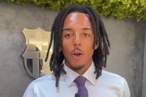 续约至2030年！巴萨官方社媒晒孔德签署新合同视频