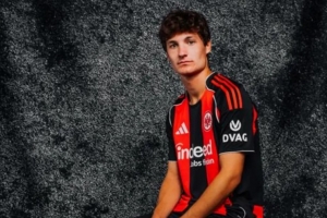 法兰克福官方：美国国脚亚伦森转会科罗拉多急流，签约5年时间