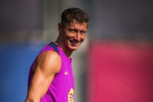 巴萨官方：莱万获得医疗许可，可以出战对阵莱万特的比赛