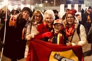 米体：98岁罗马球迷将现场观战红狼军团意甲揭幕战，与俱乐部同岁