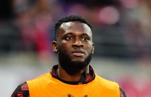 可能告吹！米体：博尼法斯右膝未完全康复，十字韧带旧伤仍有影响