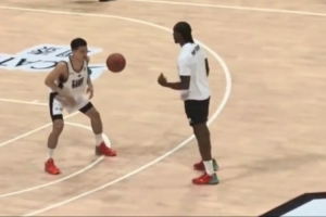 篮筐都快砸歪了🤣球迷晒小卡成都行比赛打铁集锦