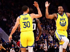 15年首冠无缘FMVP 库里：现在已经很释然了 因为我在22年获得FMVP