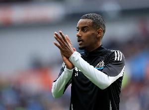 罗马诺：纽卡态度坚决不会出售伊萨克，后者立场未变仍想去利物浦