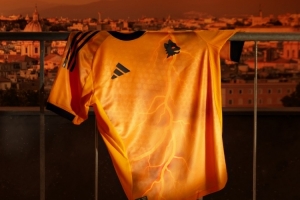 神似狼队？罗马发布新赛季客场球衣：为与罗马同在的人量身打造