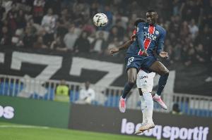 记者：穆阿尼正在前往伦敦准备接受热刺体检，直接租借无购买权