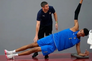 队记：文班亚马在科学增肌&以贾巴尔为标杆 后者打了20个赛季