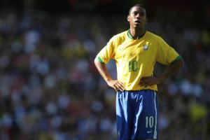 囚王！罗比尼奥目前在狱中担任囚犯队教练