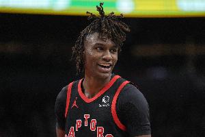 🎂菜鸟生快！猛龙官方祝贾科比-沃尔特21岁生日快乐！🎂