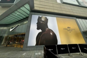 自媒体：明日中午过后詹姆斯将现身成都万象城 将会与球迷打招呼