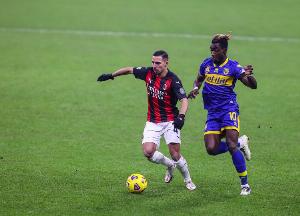 会被买断吗？记者：本纳塞尔的买断条款金额为1000万欧