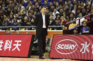 王治郅昨日来到女篮集训基地 接下来将重点指导内线球员个人技术