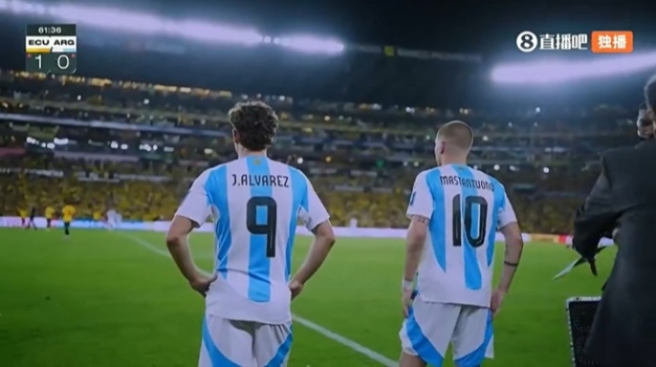 传承梅西！马斯坦托诺成阿根廷队史最年轻10号，18岁23天超越老马