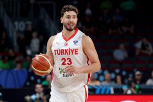 真起飞🚀申京7战7胜7次获评单场最佳 欧锦赛场均21.6+10.9+7.1