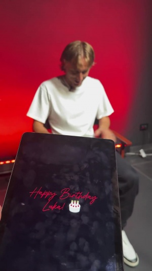 安帅、卡卡、德约众星祝福莫德里奇生日快乐，伊布：40岁正年轻