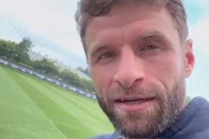 沧桑不少！36岁穆勒祝贺德国男篮进欧锦赛决赛，蓄胡后有些显老