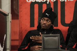 意媒：米兰原本以为莱奥是肌肉轻微拉伤，结果是比目鱼肌轻度撕裂