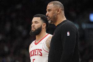 乌度卡：范弗里特刚来时为了能换防而增重 现在我希望他瘦下来