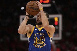 Lowe：胆小鬼怕投篮命中率下降0.1%就不敢投 他们应向库里&JR学习