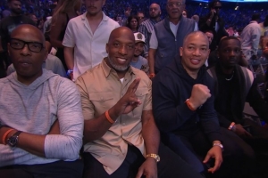 拳坛世纪之战！富保罗&泰伦-卢&比卢普斯观战克劳福德VS阿瓦雷兹