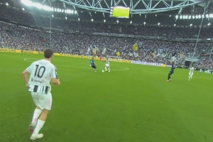 精彩！意甲官方社媒晒伊尔迪兹世界波裁判视角