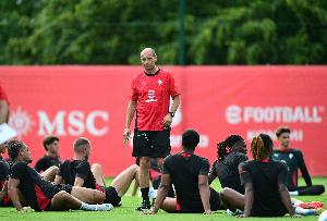 阿莱格里：迈尼昂对阵乌迪内斯肯定无法出场，伤在小腿肌肉很危险