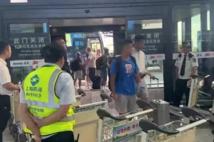 记者评球迷与斯卢茨基争吵：这样做真是为了申花好吗？