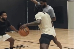 朱哥干货教学！霍勒迪教你如何挤开投篮空间 命中跳投