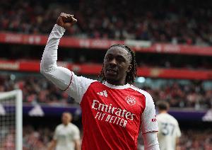 麦克马纳曼：埃泽70分钟贡献还不如马丁内利5分钟，他需要提高